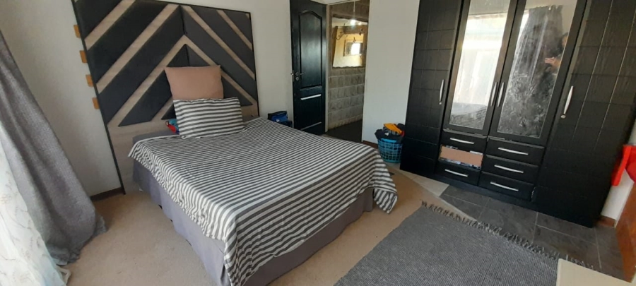 5 Bedroom Property for Sale in La Hoff North West
